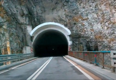 Automobil sletio u Vrbas na putu Jajce - Banjaluka