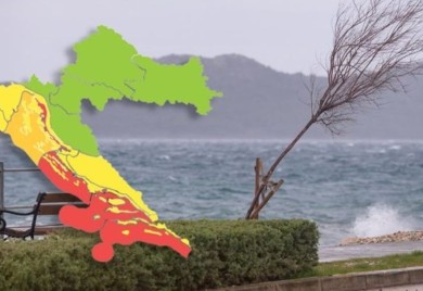 U Hrvatskoj crveni meteoalarm, očekuju se udari bure do 200 kilometara na sat