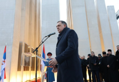 Skandal tokom prenosa osveštanja Centralnog spomen-obilježja: BN TV prekinula prenos dok je govorio Dodik