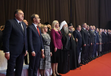 Stanivuković zakasnio na svečanu akademiju: potez izazvao negativne komentare na mrežama (VIDEO)