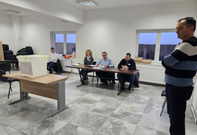Otvorena biračka mjesta na prijevremenim izborima u Republici Srpskoj