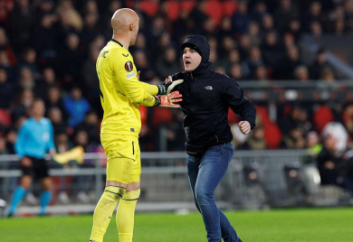 Drama tokom revanš meča baraža: Huliganu koji je udario Dmitrovića dva mjeseca zatvora