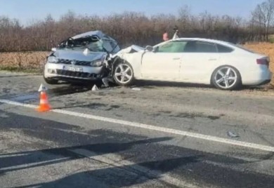 Poginule dvije osobe u saobraćajnoj nesreći kod Šapca