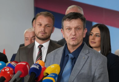 Srijeda je Dan D za opoziciju: Sastanak na kojem će SDS birati između Stanivukovića i ličnog opstanka