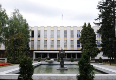 Novo zaduženje? Zaposleni u NSRS odjednom dobili prevoz, topli obrok i regres, ali nisu jedini