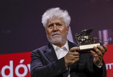 Zlatni lav za Almodovarov film “Susjedna soba”