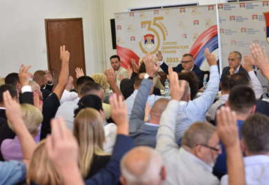 NESPREMNI I POSVAĐANI Sastanak u Doboju potvrdio da se SDS nalazi u OZBILJNOJ KRIZI