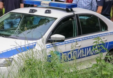 Telefonskom slušalicom tukla djecu pa pokušala da se ubije