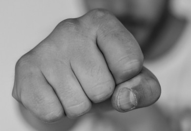 Tinejdžeri pretukli dječaka u školskom dvorištu, učenik zadobio teške povrede