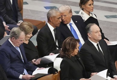 Čitač s usana otkrio o čemu su razgovarali Tramp i Obama (VIDEO)