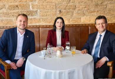 Opozicioni lideri se sastali bez Vukanovića, formiran tim za izradu zajedničke platforme