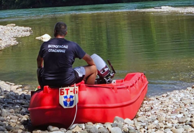 Vatrogasac i profesor spasili dječaka od utapanja u Drini