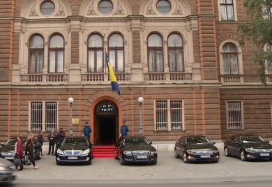 Rukovodioci sami sebi daju vozilo 24 sata dnevno na korištenje