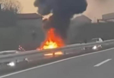 Zapalio se automobil na autoputu