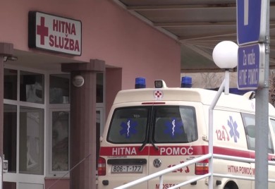 Auto udario djevojku na pješačkom, prevezena na reanimaciju