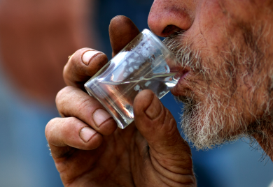 Starac u alkoholisanom stanju prebio suprugu