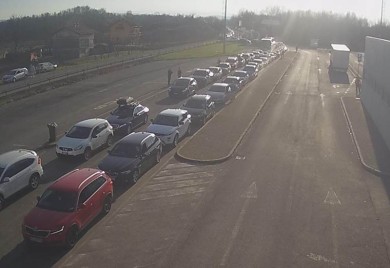 Stanovnici Gradiške na mukama: Kilometarske kolone blokirale put do kuća