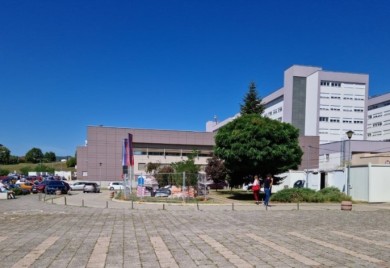 Teško povrijeđen pješak prevezen na UKC