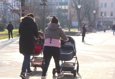 Pronađena beba ostavljena u kolicima na ulici, smještana u hraniteljsku porodicu