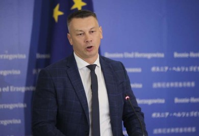 Nešićevo ministarstvo traži prevodioce: Ovoliko će građane BiH koštati usluge "tumača" stranih jezika