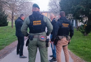 Okončana talačka kriza: Predao se muškarac koji je zatočio ženu i prijetio bombom