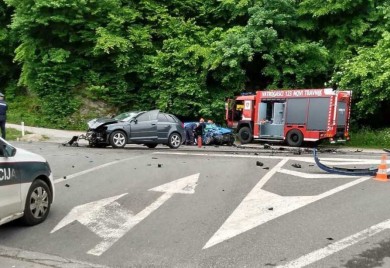 Jedna osoba poginula, petoro povrijeđeno u teškoj saobraćajnoj nesreći