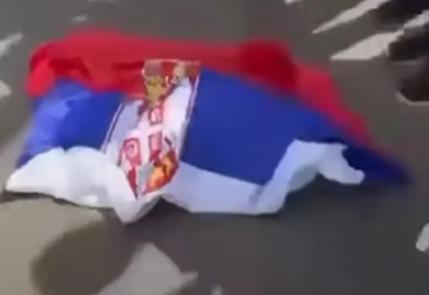 Skandal u školi u Švajcarskoj: Djeca gazila zastavu Srbije