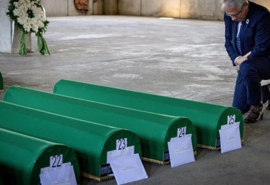 Marfi na koljenima odao počast žrtvama Srebrenice: Američki narod tuguje s vama