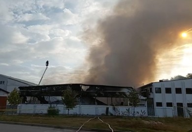Veliki požar u Gradačcu: Ima povrijeđenih, prekinuta nastava