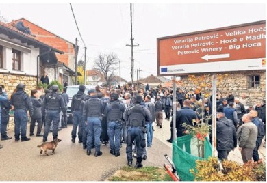 Manastir Hilandar Petrovićima poklanja 20.000 litara vina