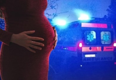 Rodila mrtvu bebu na trajektu; ginekolog: Nije bila hitan slučaj