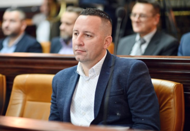 LAZIĆ: Mirna Savić Banjac ne priča istinu o kreditu