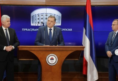 Ključa politička scena u BiH: SNSD grčevito čuva Špirića, Trojka se "pere", a HDZ čuva leđa Dodiku