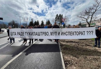 Ninković i Đajić organizovali protest pored kružne raskrsnice u Banjaluci