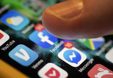 Nasilje uzima maha: Uskoro zabrana pristupa društvenim mrežama tinejdžerima