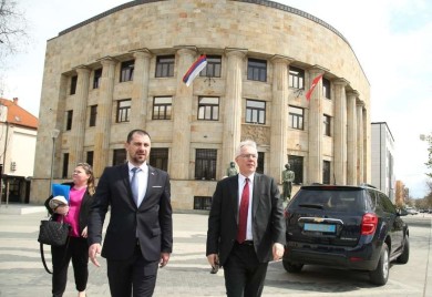SNSD tvrdi da su opozicioni načelnici „strani plaćenici“, ovo je njihov odgovor