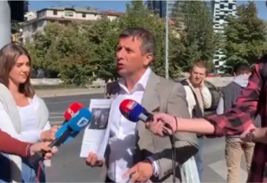 Vukanović isprozivao Šmita: Dobro je naplatio izbornu krađu, zbog koje svi ispaštamo