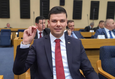 Antonić iz skupštinske klupe sjeda u direktorsku fotelju