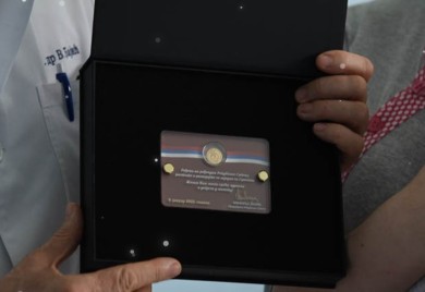 U ime predsjednika Srpske: Đajić uručio zlatnike bebama rođenim 9. januara