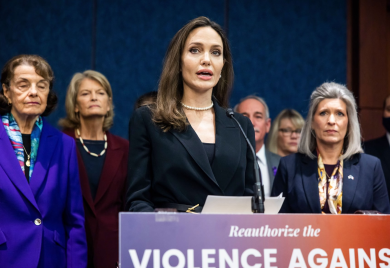 Anđelina Džoli pozvala na donacije žrtvama zemljotresa