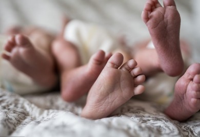 Priča o trojkama koje su razdvojili po rođenju: Bili su dio eksperimenta, slučajno se pronašli