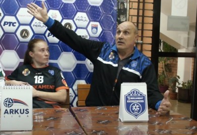 Skandal u Inđiji: Napadnut nekadašnji selektor reprezentacije Srbije (VIDEO)