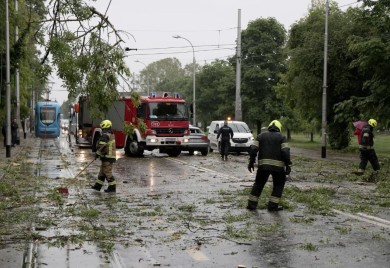 Kiša, jak vjetar i grad napravili brojne probleme u Zagrebu