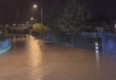 Poplave u Prnjavoru, vatrogasci i ekipe Civilne zaštite na terenu VIDEO