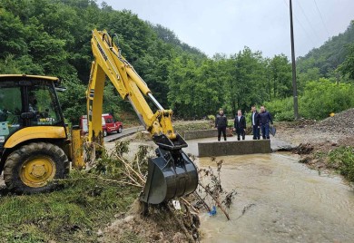 Bujični vodotoci stvaraju probleme širom BiH: Poplavljena naselja, aktivno desetine klizišta
