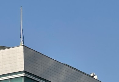 Ko je 11. jula spustio zastave BiH na pola koplja bez saglasnosti Savjeta ministara?