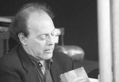 Preminuo španski romanopisac