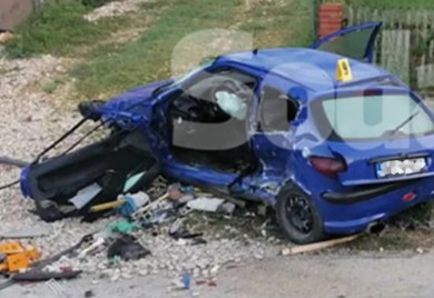 U auto se naguralo osam osoba, stradalo jednogodišnje dijete