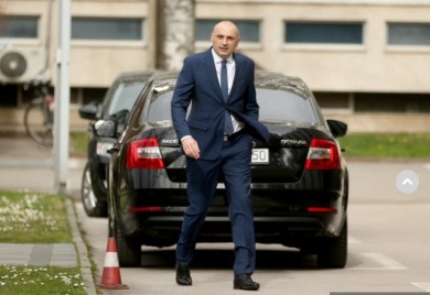 “PEDERI” MU DOŠLI GLAVE Neizvjestan status lidera NPS Darka Banjca u vladajućoj koaliciji u Republici Srpskoj