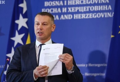 Nešić: Šmit je diplomata Njemačke, duge cijevi nelegalno korištene u BiH